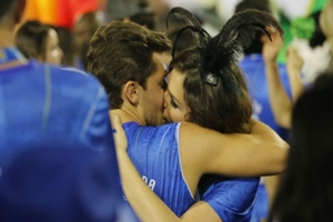 Fotos Da Monica Iozzi e Klebber Toledo Se Beijando No Carnaval Carioca