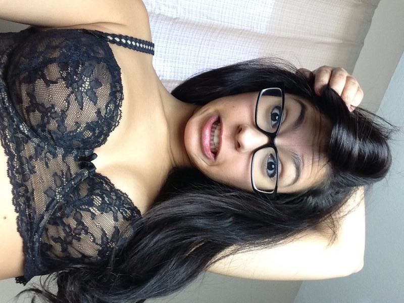 Hyara nerd gostosinha teve fotos intimas nuas vazadas na internet