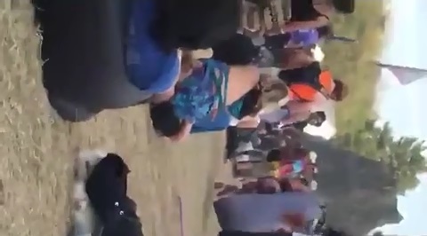 Flagra de sexo na Rave com loirinha sem frescuras quicando na piroca em Publico
