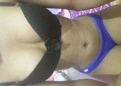 Alessandra 18 anos novinha de São Luis Maranhão tira fotos caseiras pelada