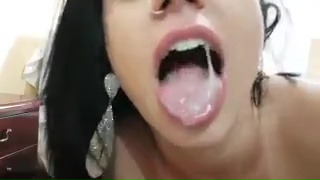 Dani Mancini atriz porno tomando leitinho na foda caseira video adulto