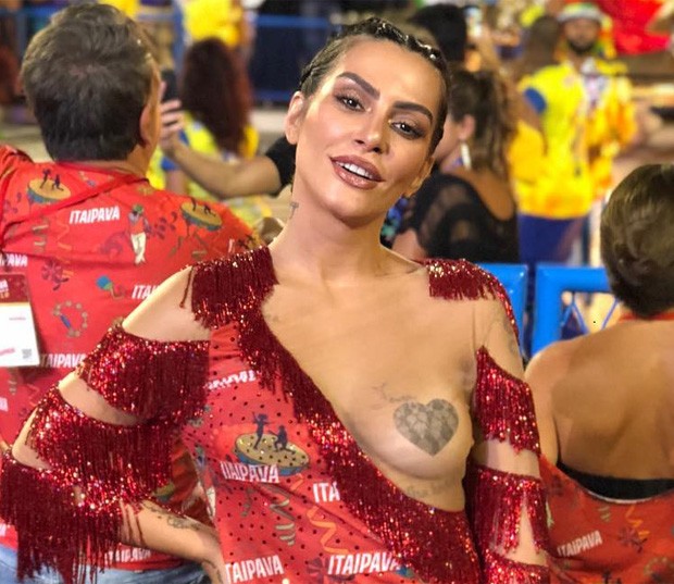 Cléo Pires Atriz Gostosa Causou No Carnaval Ao Exibir Seus Lindos Peitos