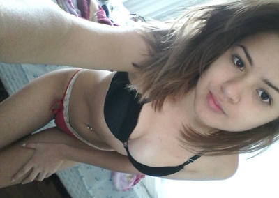 Karina linda novinha do Paraná caiu na net em fotos nudes mostrando xota