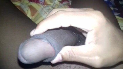 Pornô grátis putinha feliz batendo uma bronha pro cara